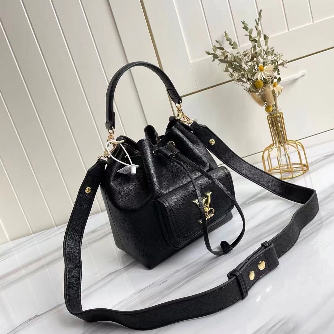 Louis Vuitton LockMe Bucket Bag 24cm Grained Calfskin Leather Spring/Summer Collection M57687 Black – product image 7