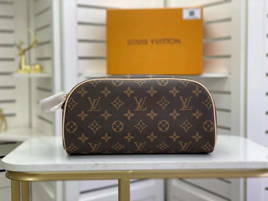 Louis Vuitton King Size Toiletry Bag 28cm Monogram Canvas Spring/Summer Collection M47528 Brown – product image 1