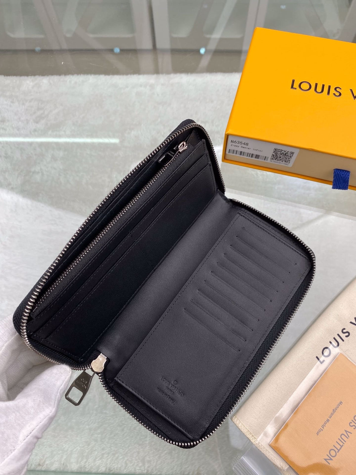 Louis Vuitton Zippy Vertical Wallet 20cm – product image 4
