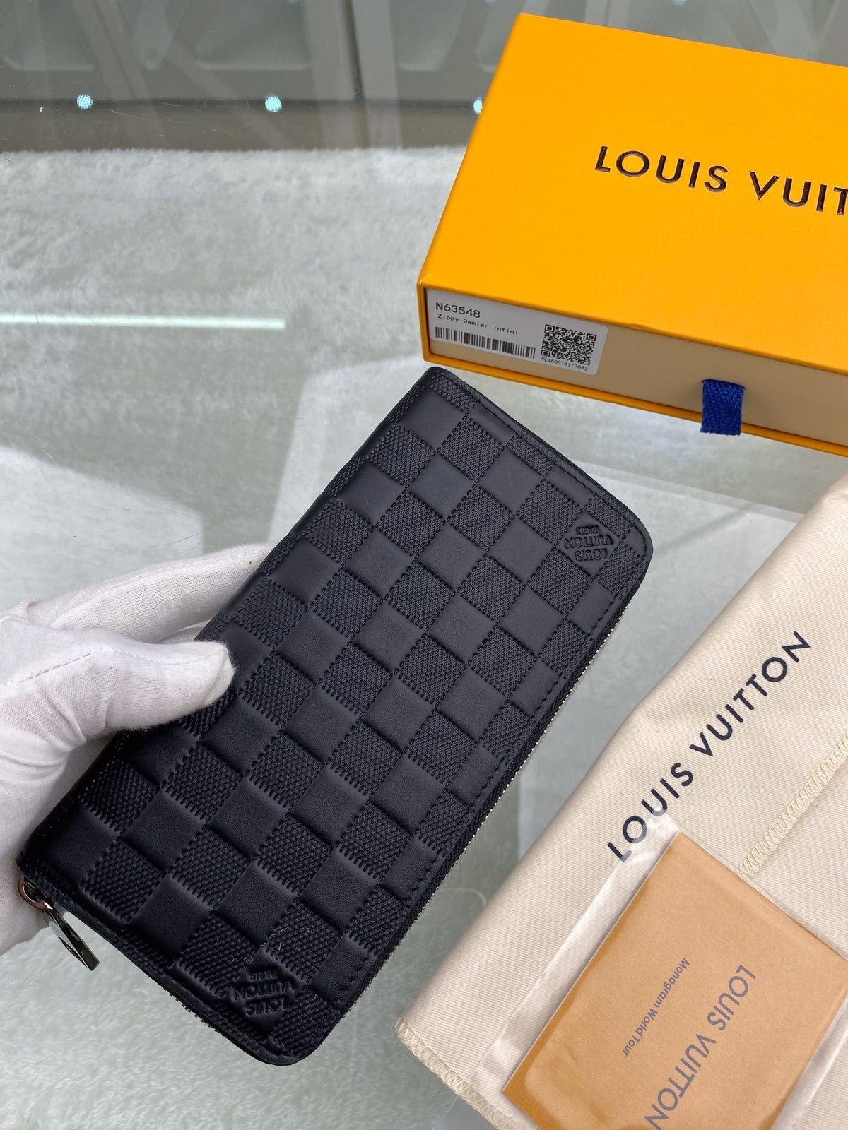 Louis Vuitton Zippy Vertical Wallet 20cm – product image 5