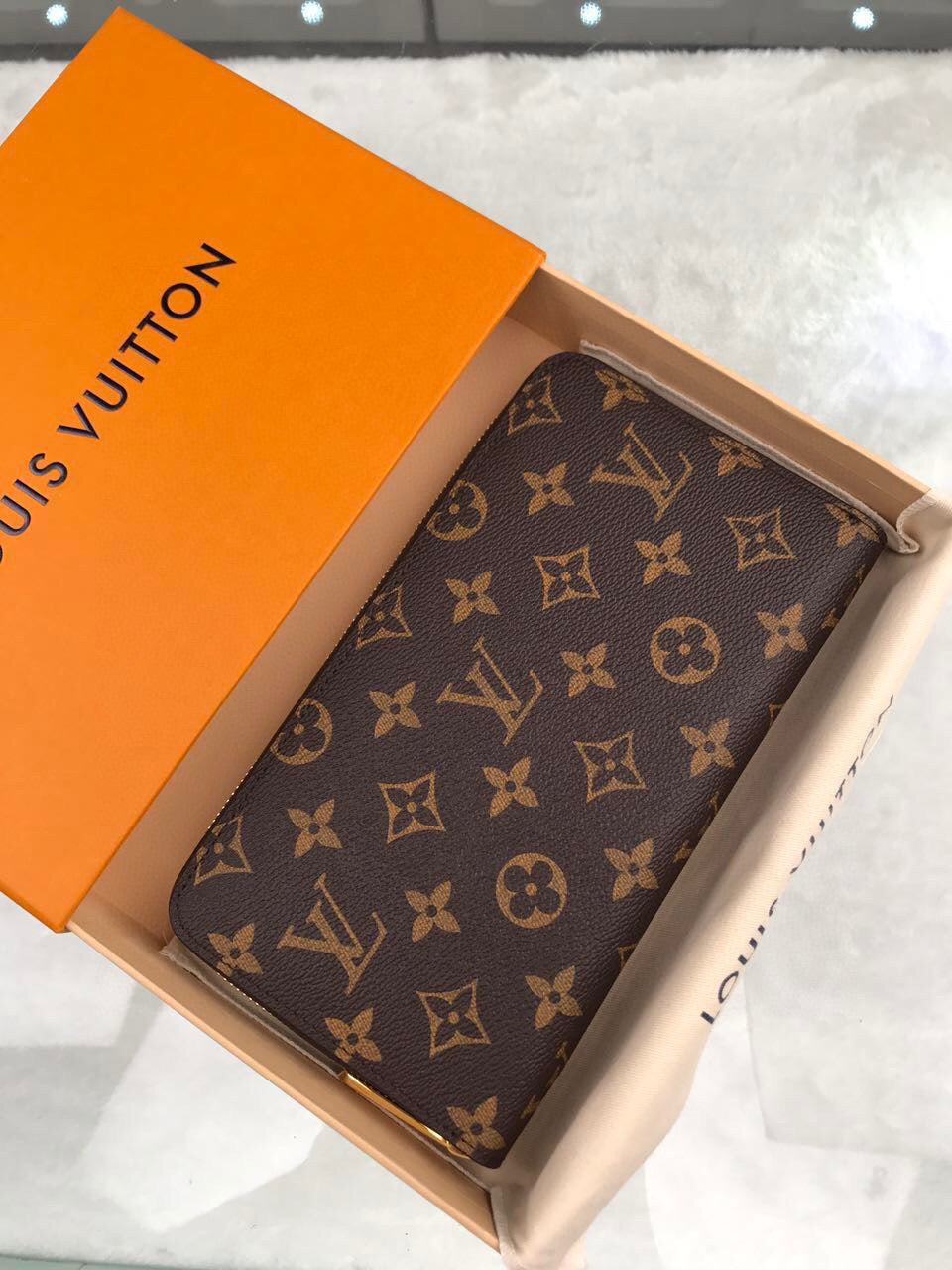 Louis Vuitton Zippy Vertical Wallet 20cm – product image 1