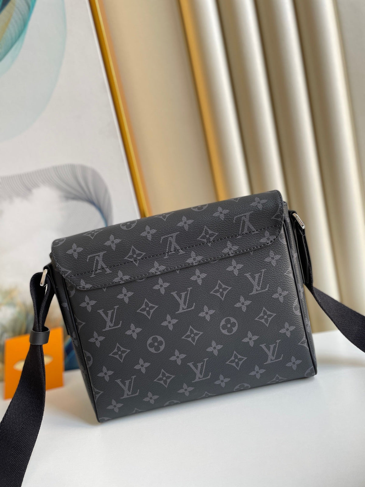 Louis Vuitton M45272 District PM 25cm – product image 5