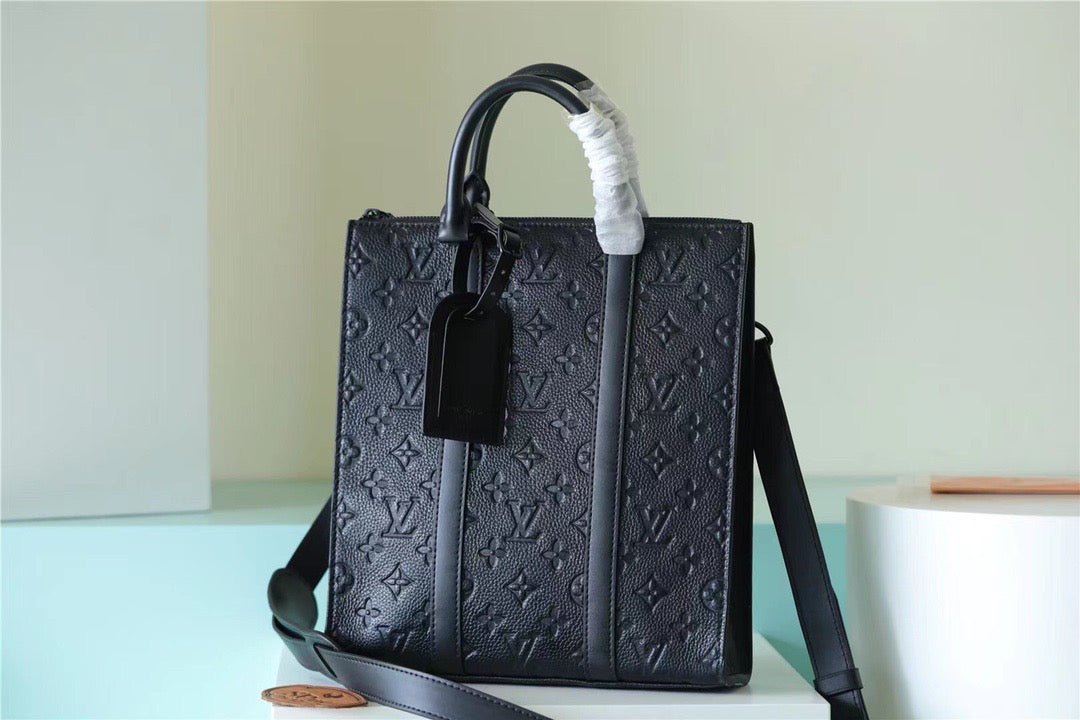 Louis Vuitton Sac Plat Cross 29cm Black – product image 1