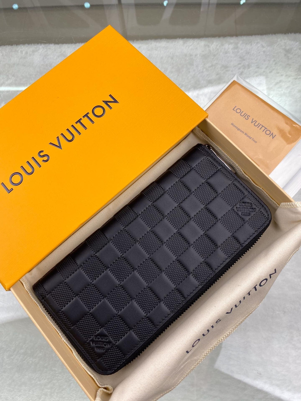 Louis Vuitton Zippy Vertical Wallet 20cm – product image 1