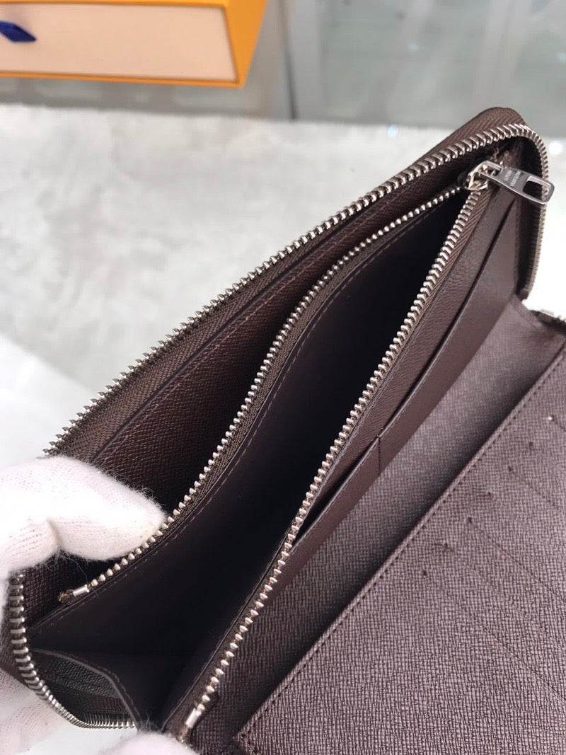 Louis Vuitton Zippy Vertical Wallet 20cm – product image 5