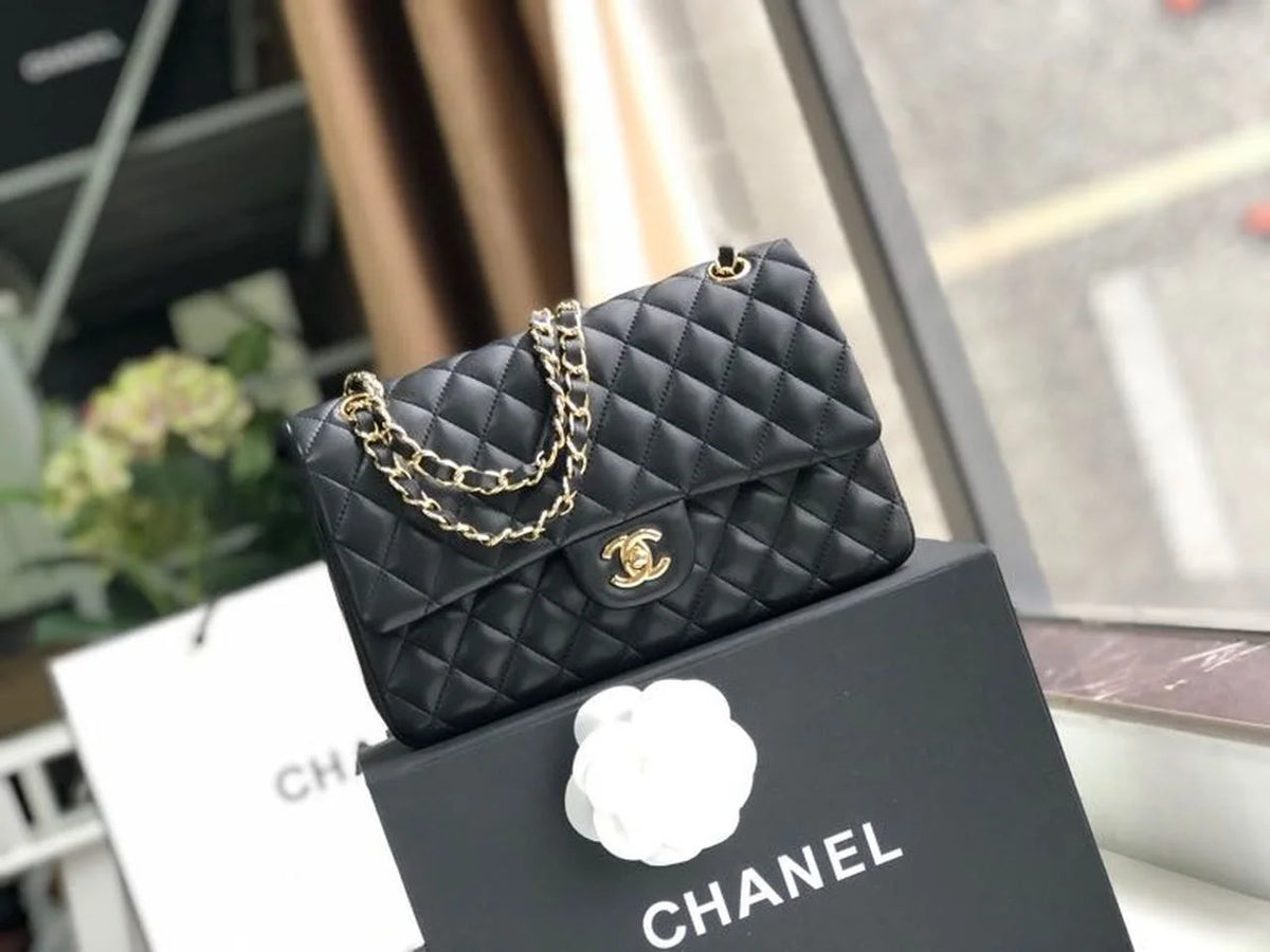 Cha Classic Flap Bag 25cm Gold Hardware Lambskin Leather Spring/Summer Collection Black