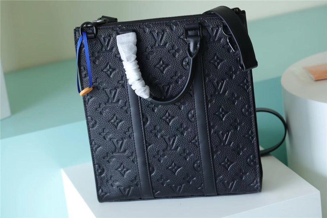 Louis Vuitton Sac Plat Cross 29cm Black – product image 3