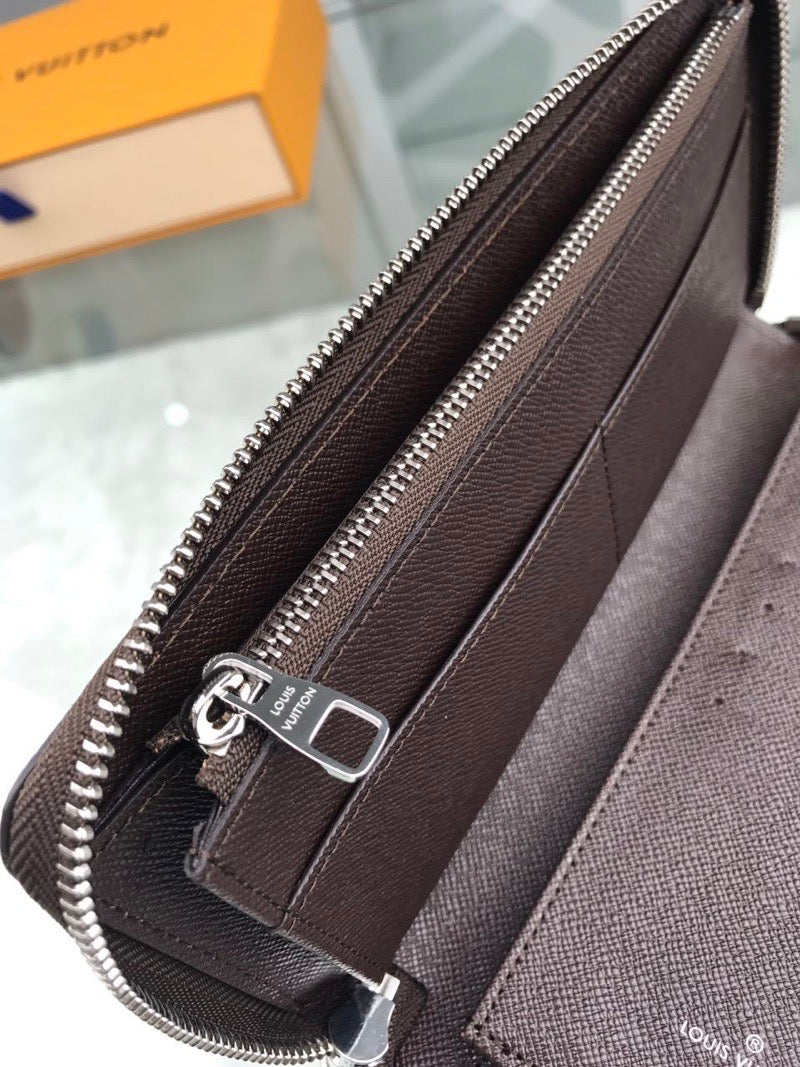 Louis Vuitton Zippy Vertical Wallet 20cm – product image 4