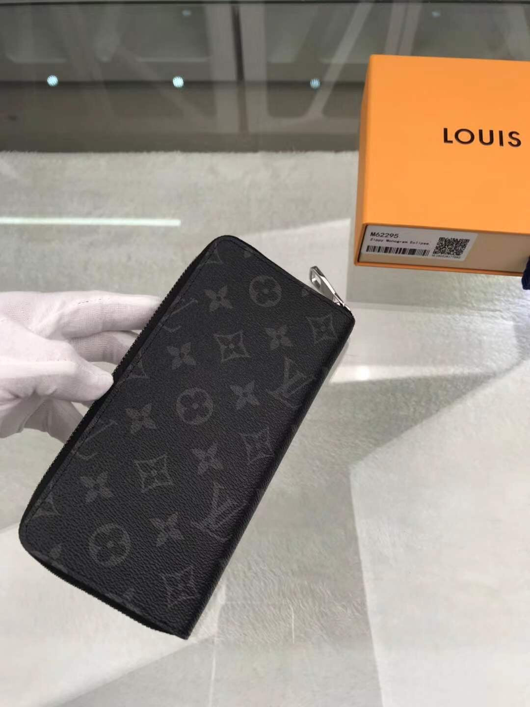 Louis Vuitton Zippy Vertical Wallet 20cm – product image 3