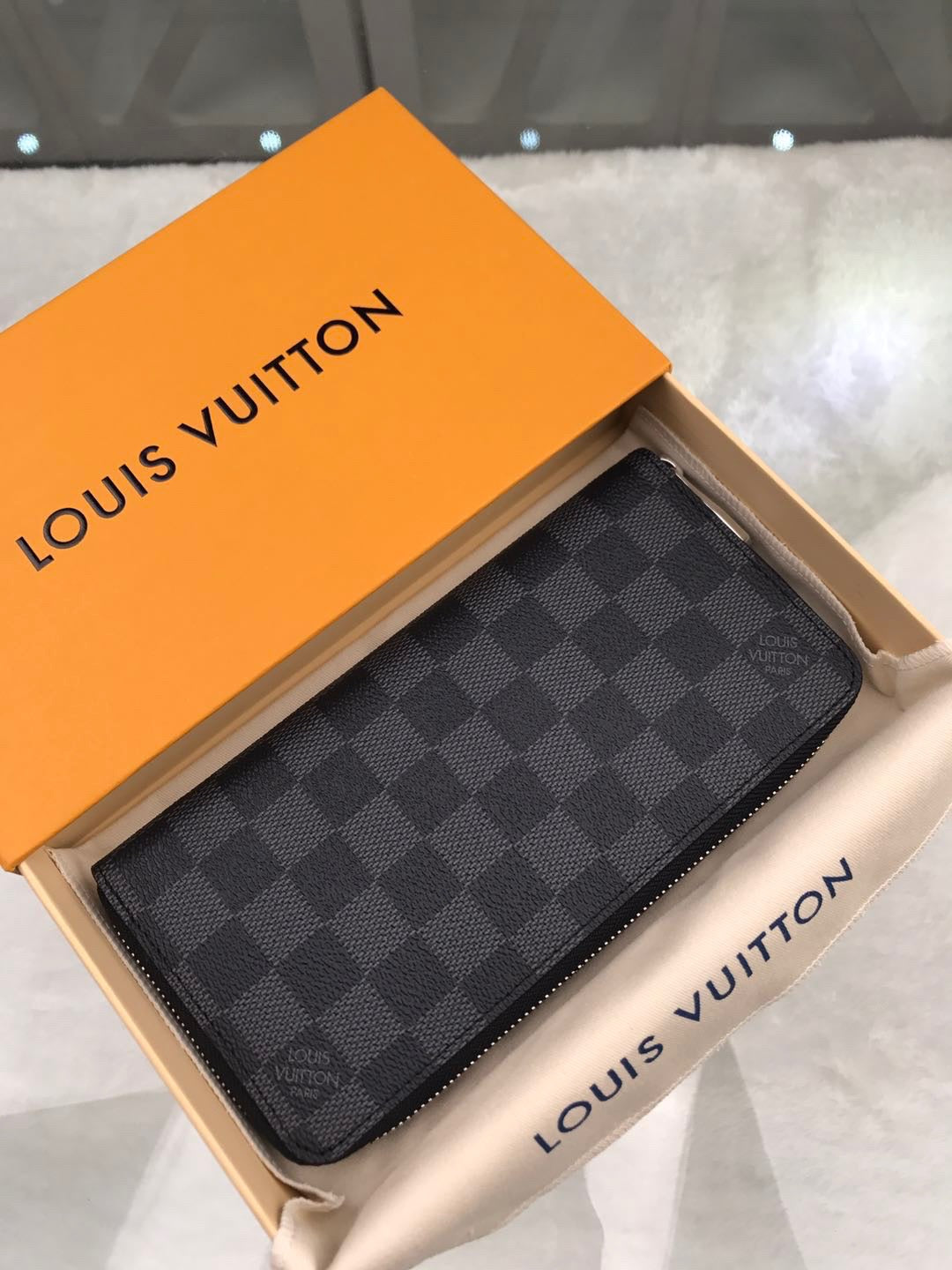 Louis Vuitton Zippy Vertical Wallet 20cm – product image 1