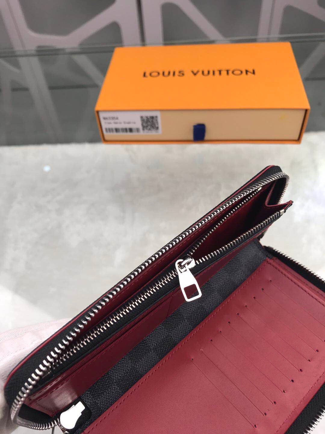 Louis Vuitton Zippy Vertical Wallet 20cm – product image 3