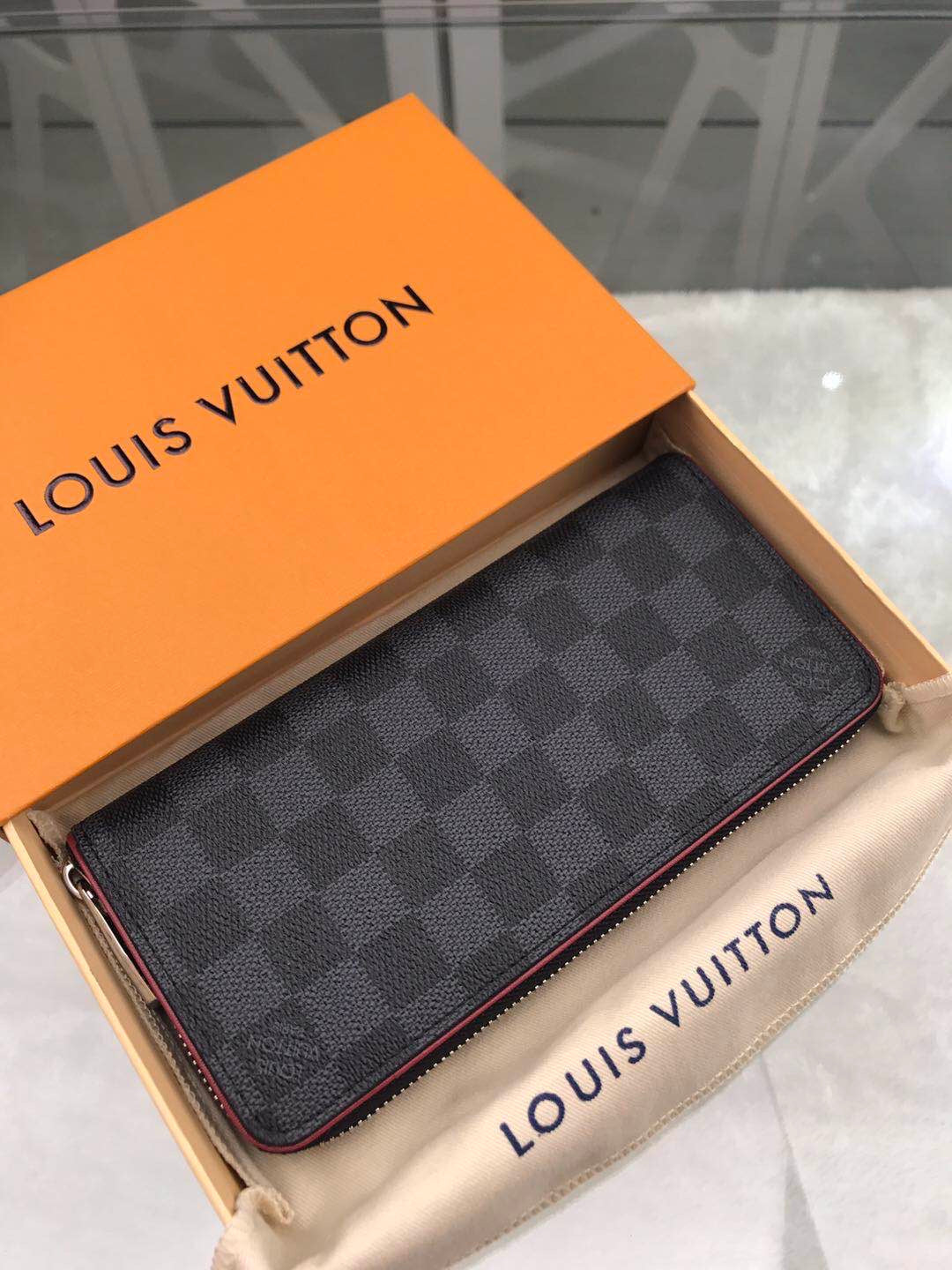 Louis Vuitton Zippy Vertical Wallet 20cm – product image 2