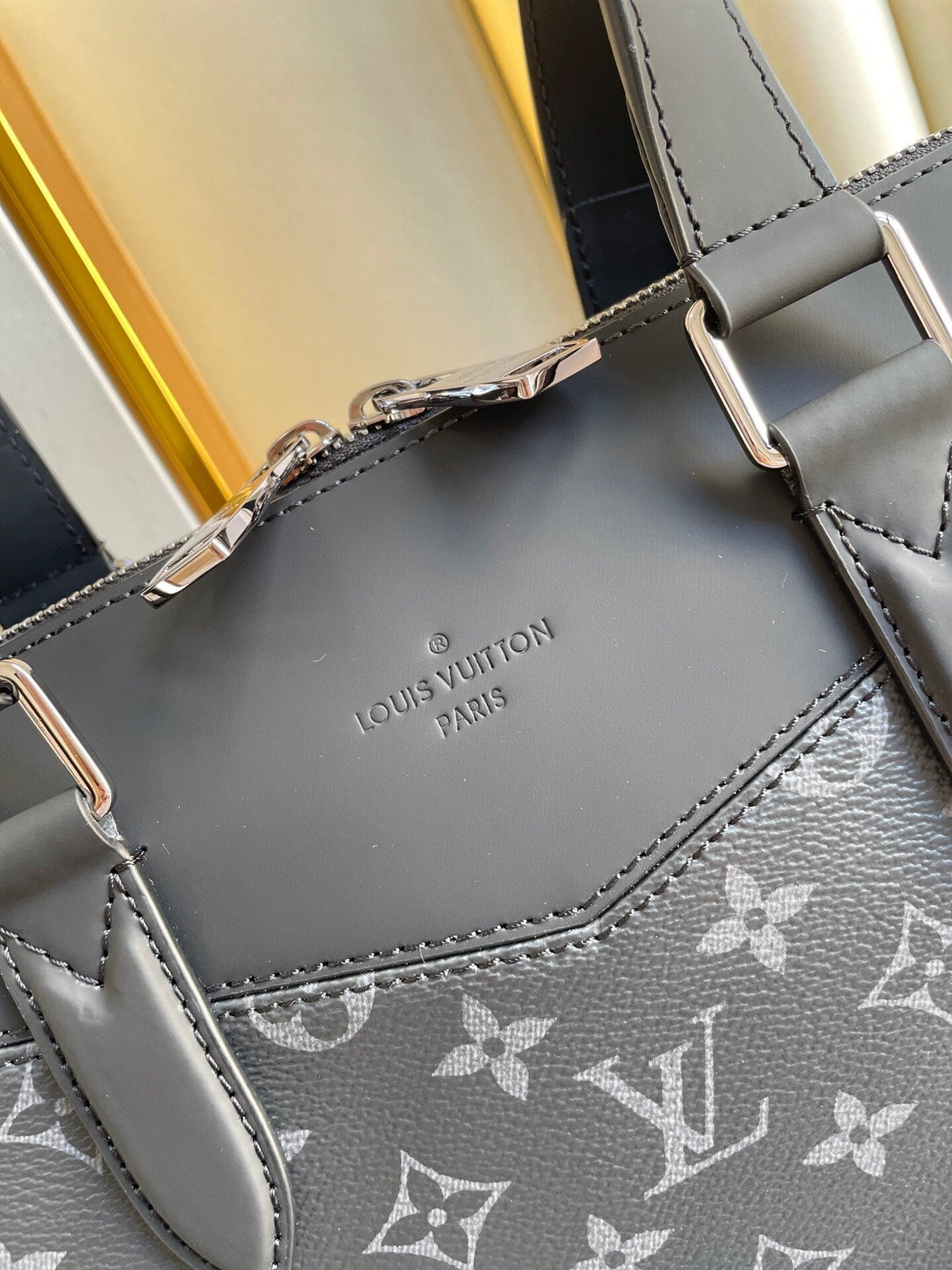 Louis Vuitton M40566 Briefcase Explorer 39cm – product image 4