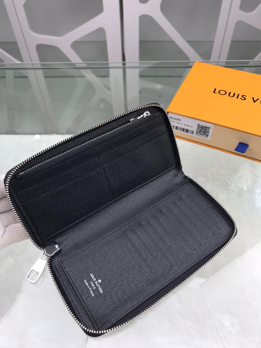 Louis Vuitton Zippy Vertical Wallet 20cm – product image 5