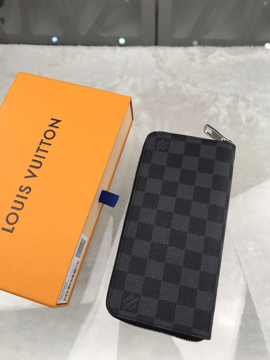 Louis Vuitton Zippy Vertical Wallet 20cm – product image 4