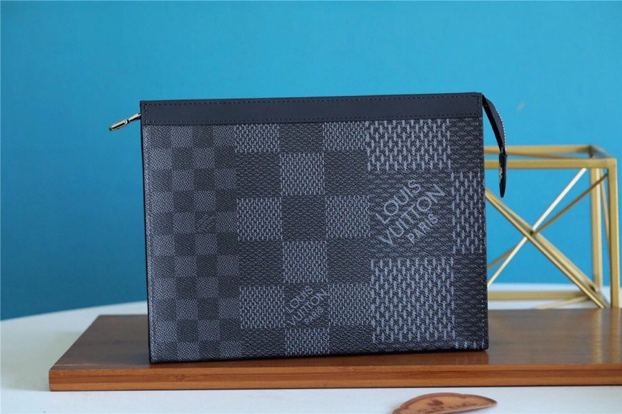 Louis Vuitton Pochette Voyage MM Damier Graphite 3D Canvas Grey For Men, Men’s Travel Accessories 27cm LV N60444 – product…