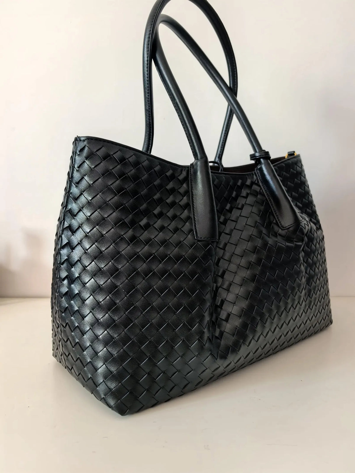 Handwoven Sheepskin Braided Leather Duffle Tote Bag: Large Capacity Commuter Bag