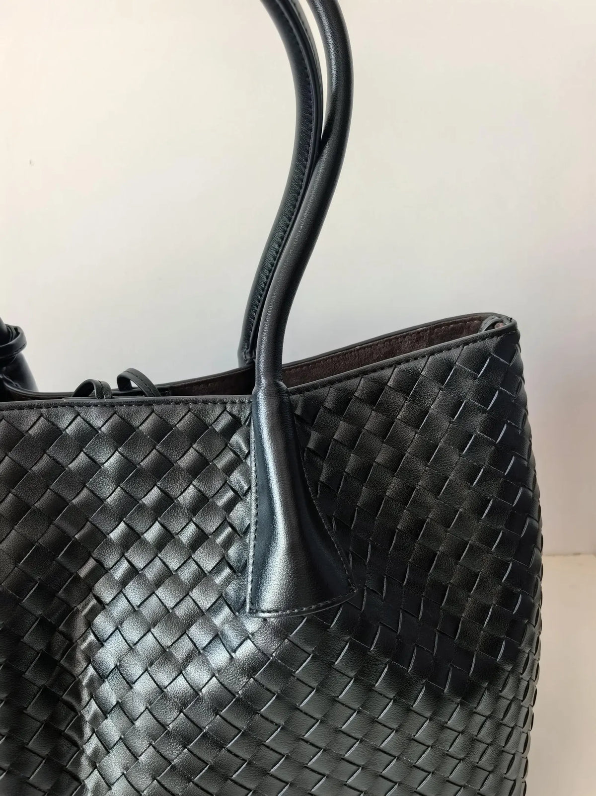 Handwoven Sheepskin Braided Leather Duffle Tote Bag: Large Capacity Commuter Bag