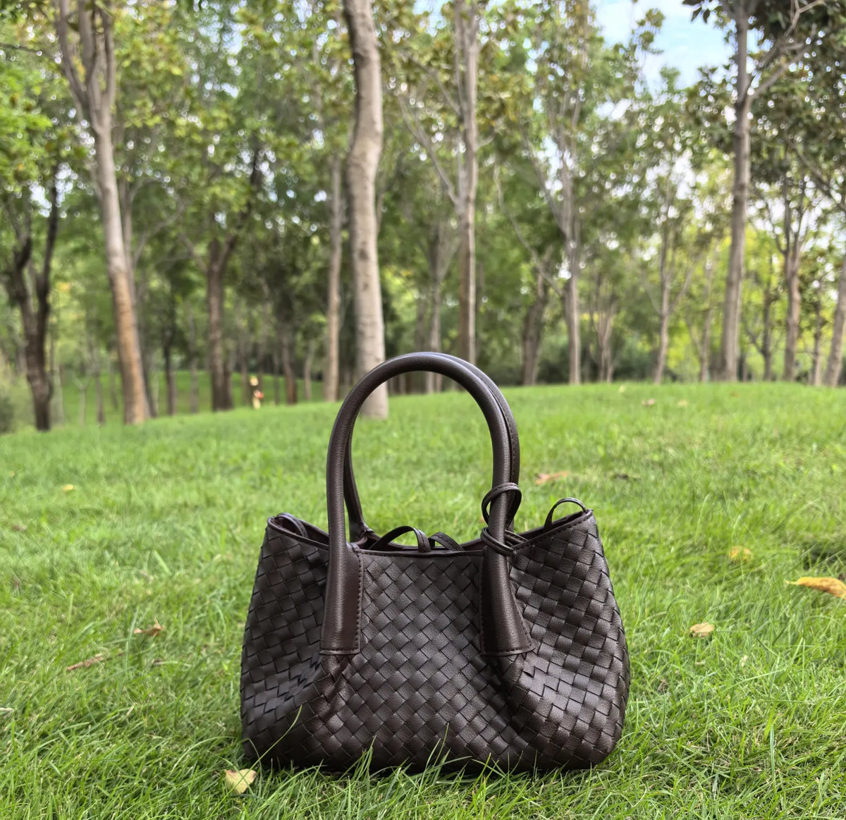 Handwoven Sheepskin Braided Leather Duffle Tote Bag: Large Capacity Commuter Bag