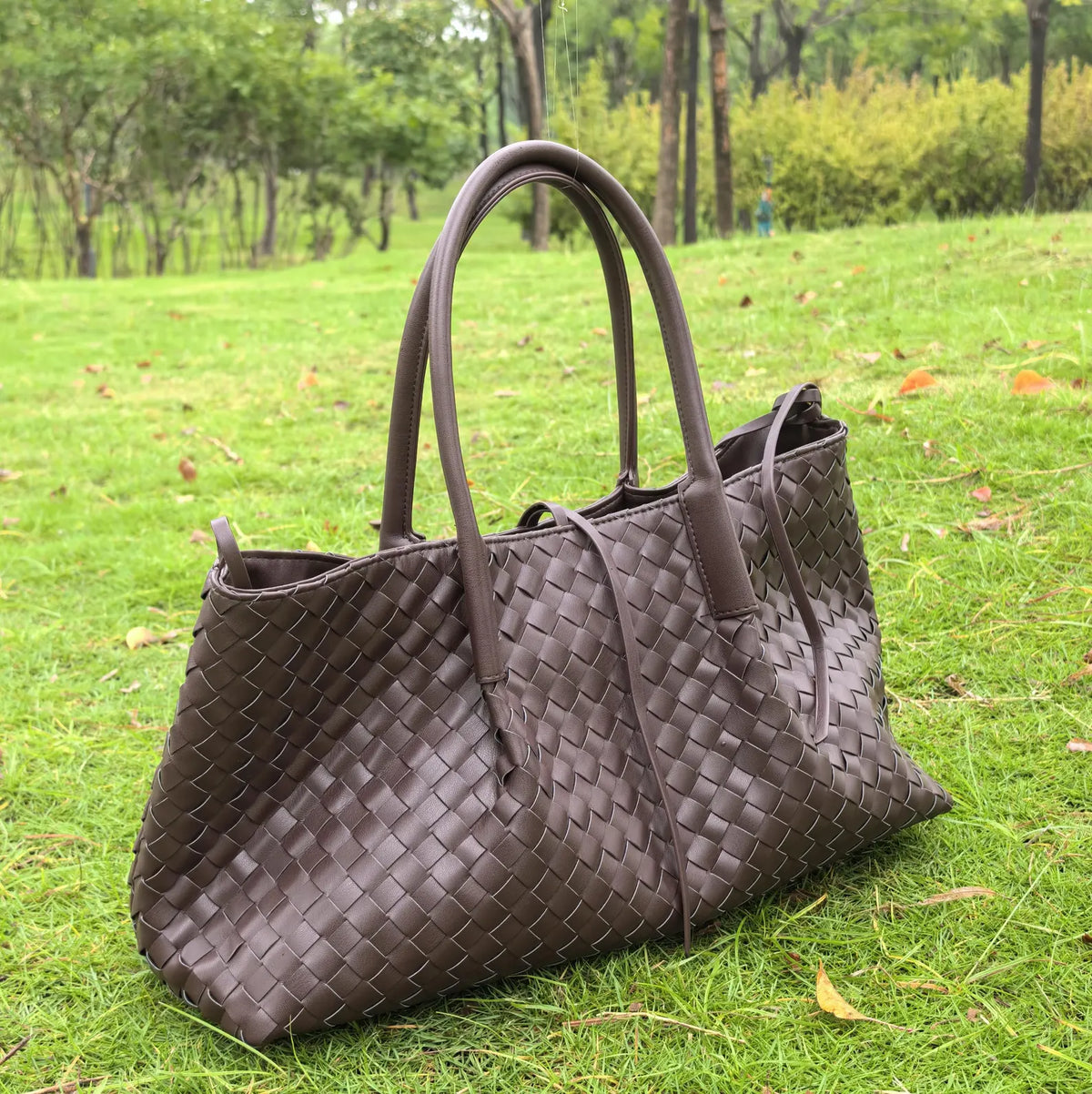 Handwoven Sheepskin Braided Leather Duffle Tote Bag: Large Capacity Commuter Bag