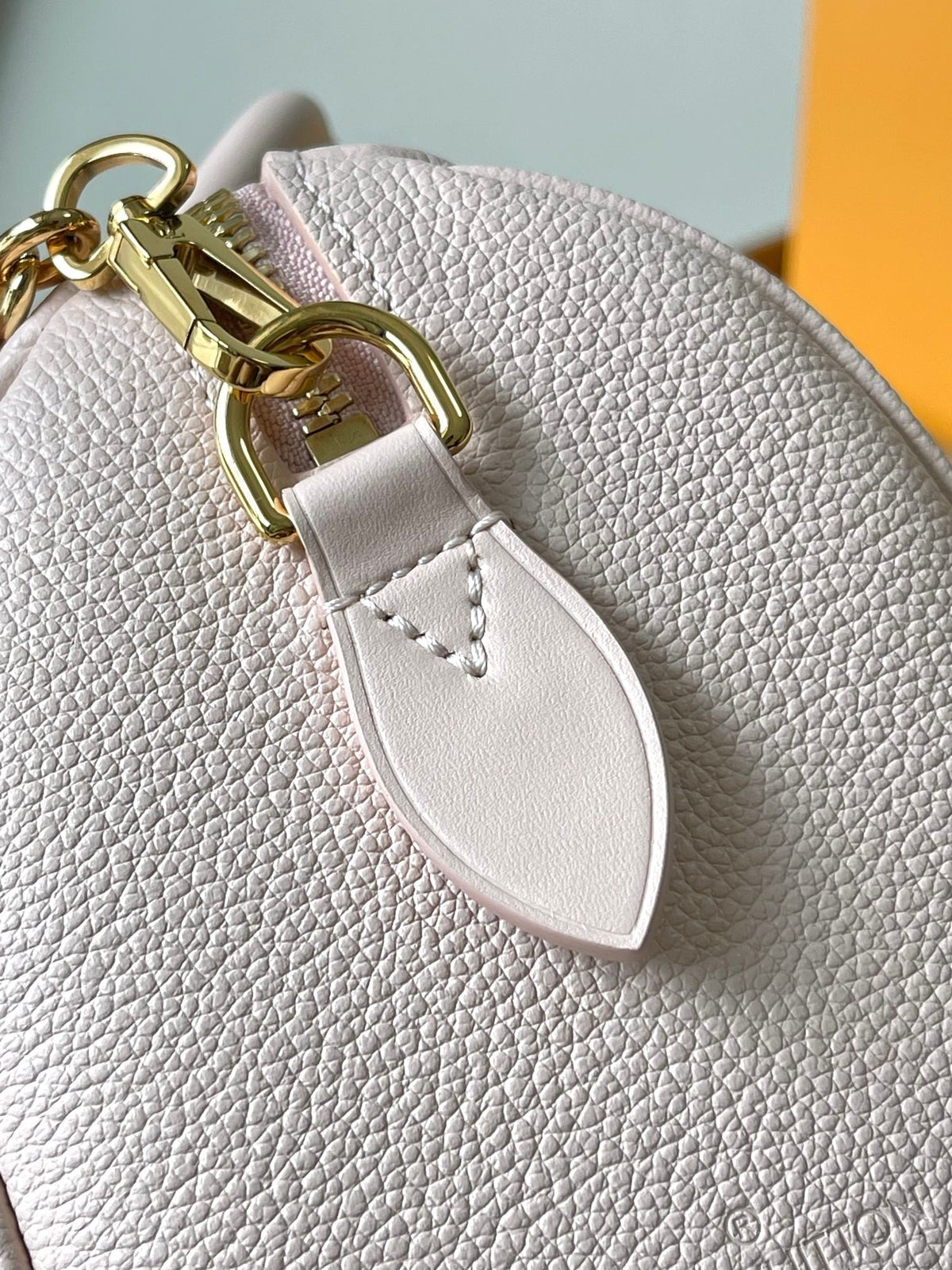 Speedy Bandoulière 20 in Light Pink Monogram Empreinte Leather