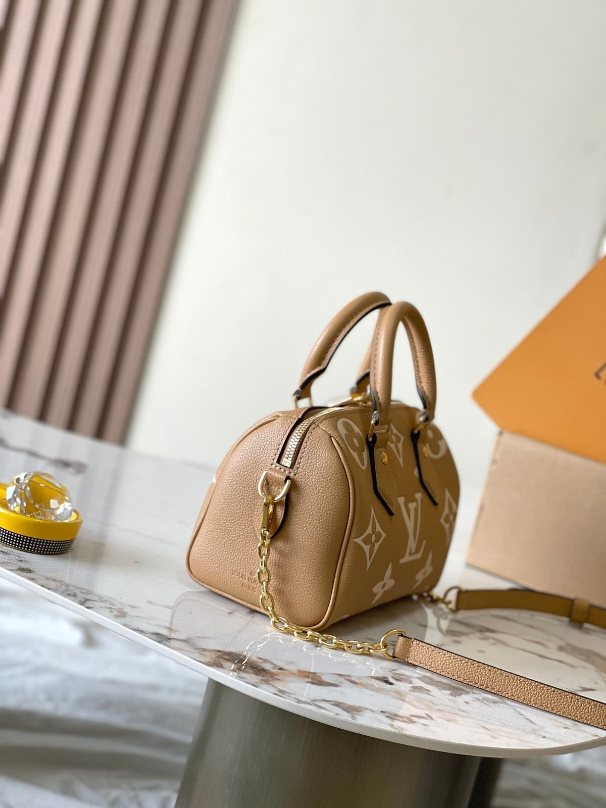 Speedy Bandoulière 20 in Milk Tea Monogram Empreinte Leather
