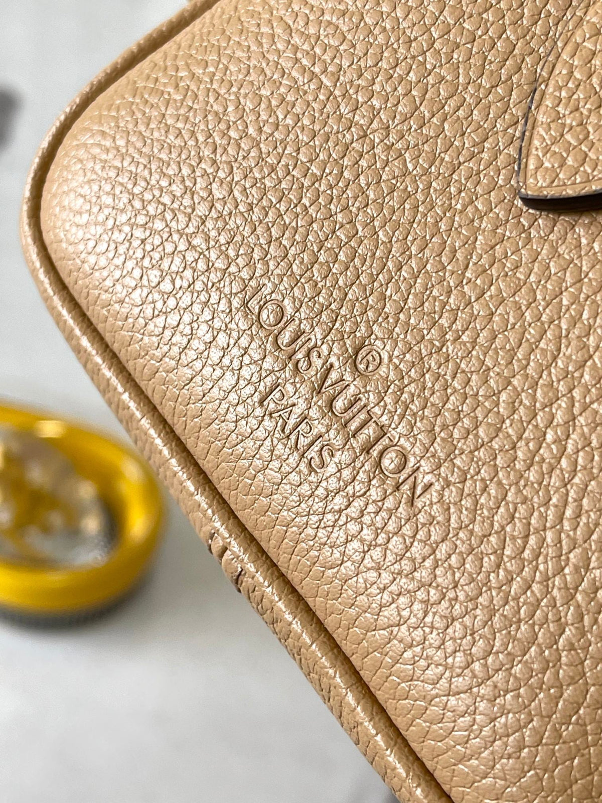 Speedy Bandoulière 20 in Milk Tea Monogram Empreinte Leather