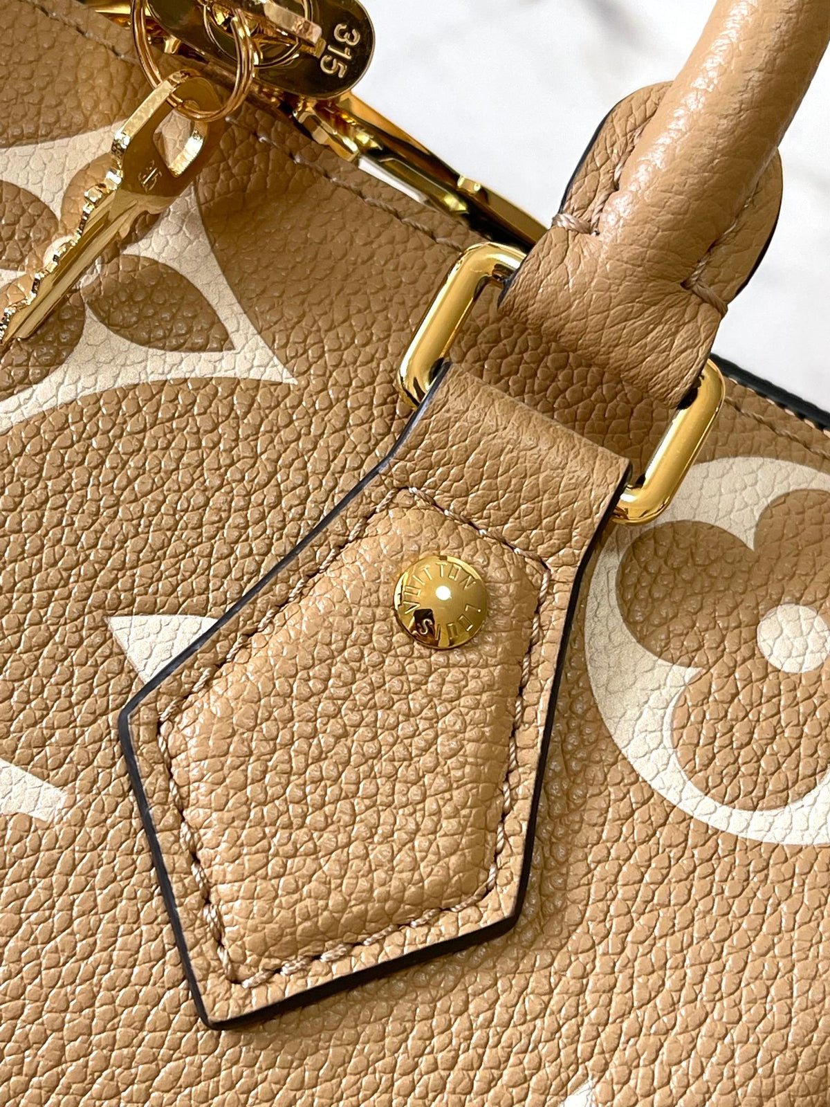 Speedy Bandoulière 20 in Milk Tea Monogram Empreinte Leather