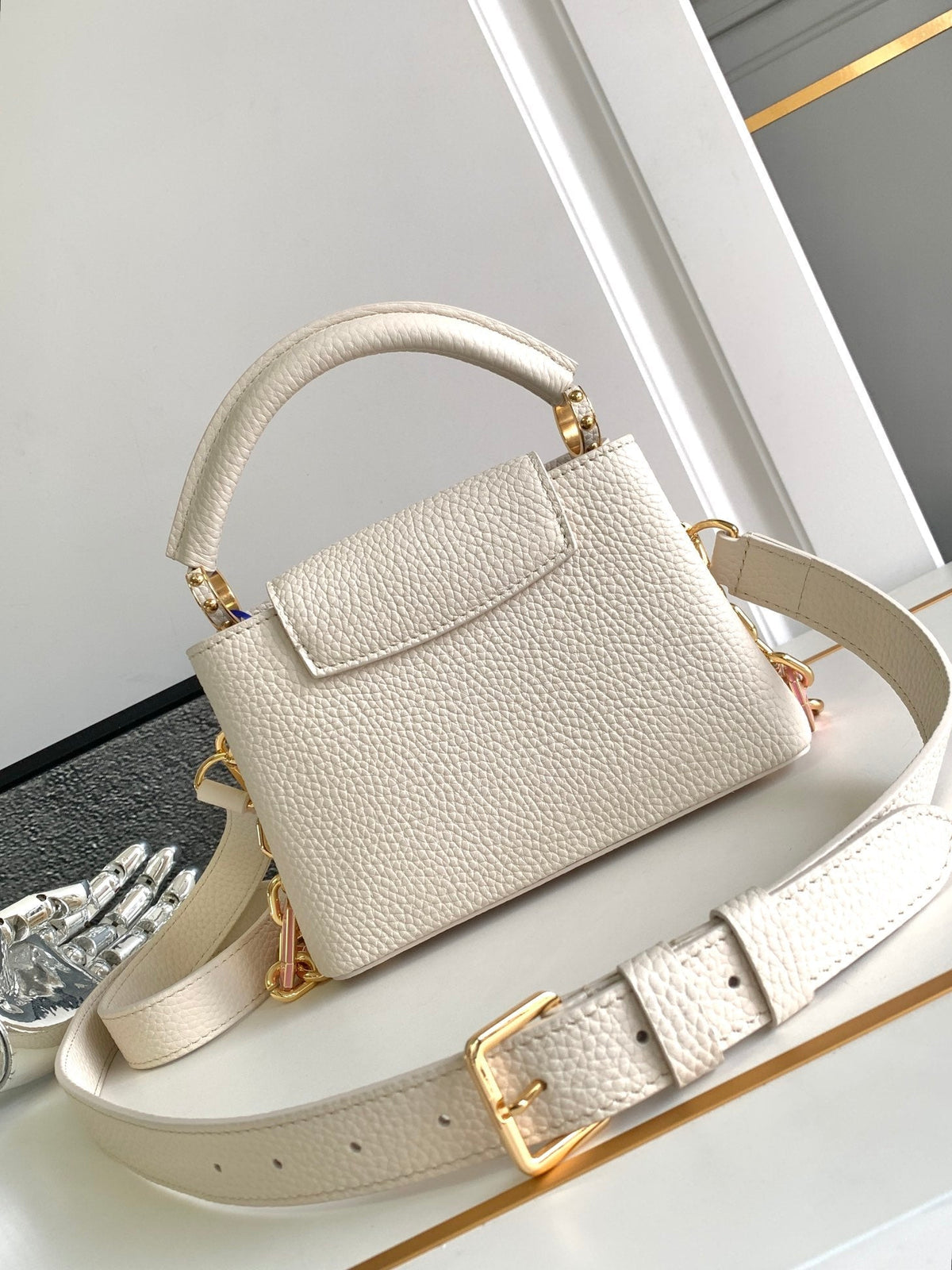Capucines Mini 21 in Pearl White Taurillon Gold Hardware