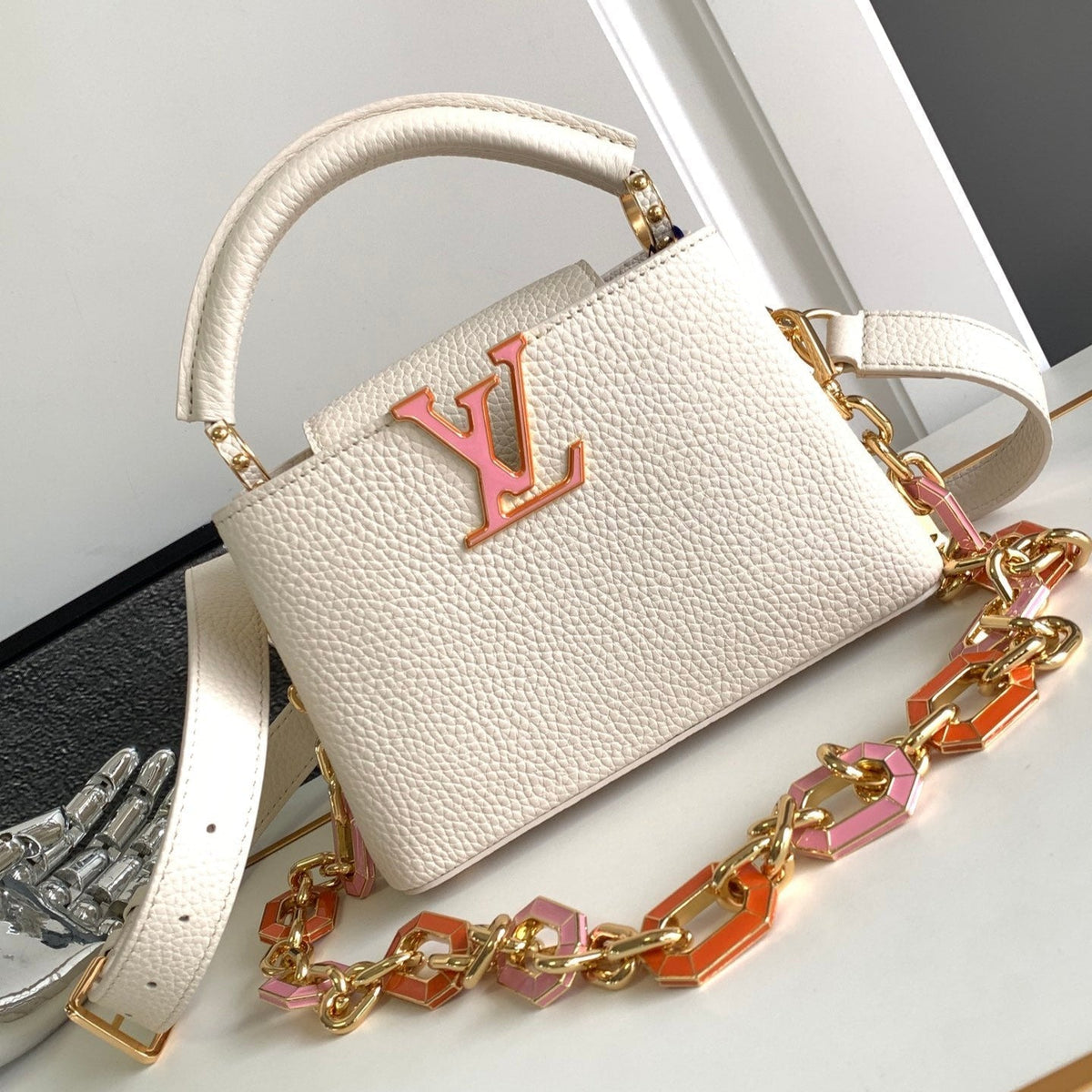 Capucines Mini 21 in Pearl White Taurillon Gold Hardware