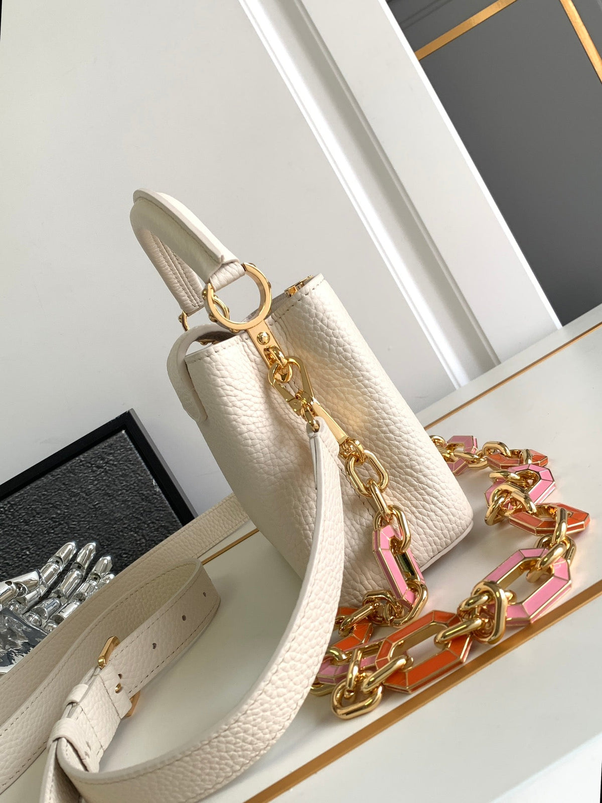 Capucines Mini 21 in Pearl White Taurillon Gold Hardware