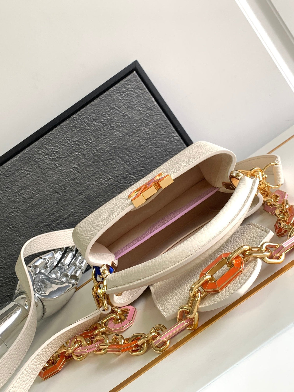 Capucines Mini 21 in Pearl White Taurillon Gold Hardware