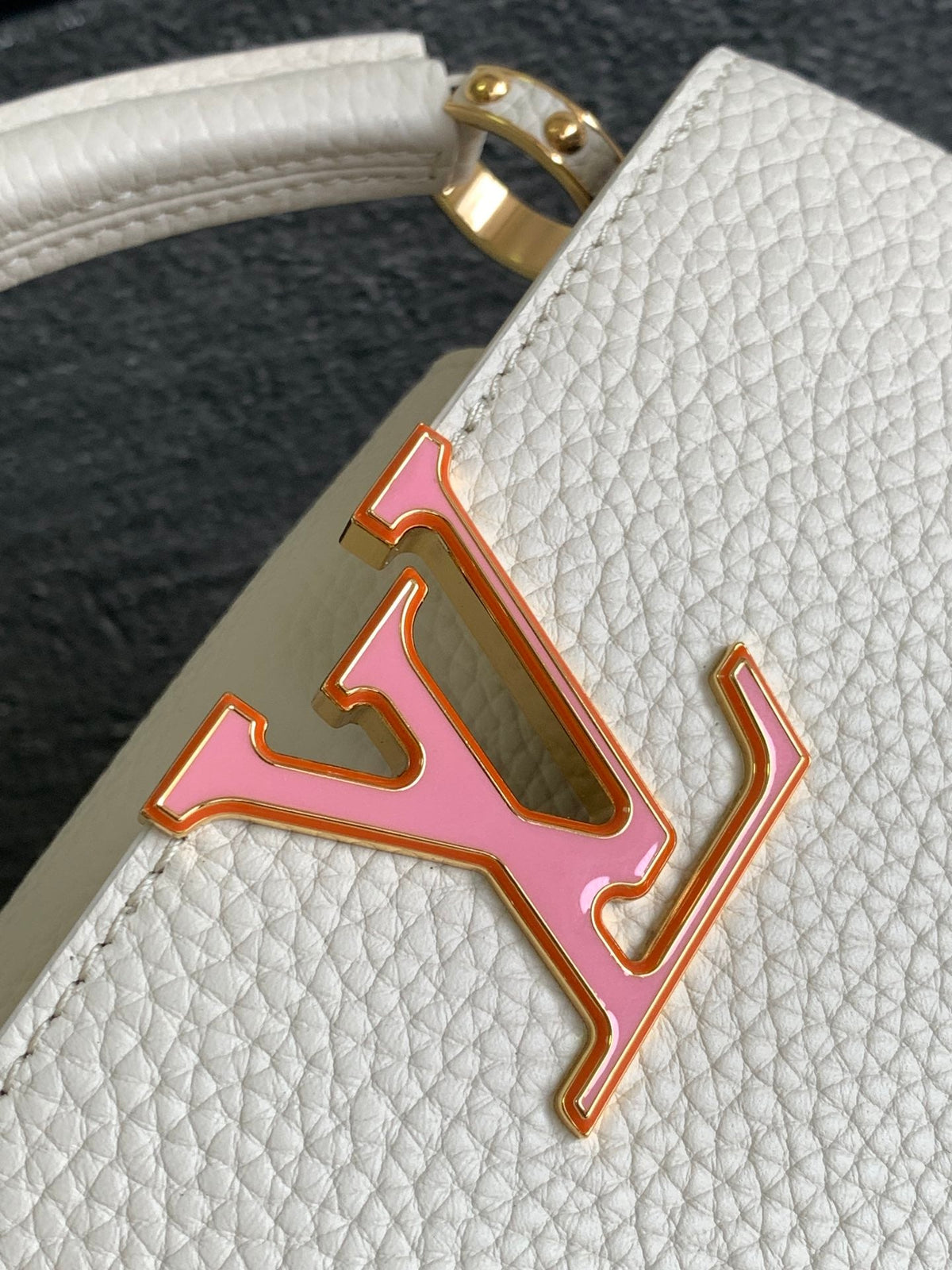 Capucines Mini 21 in Pearl White Taurillon Gold Hardware