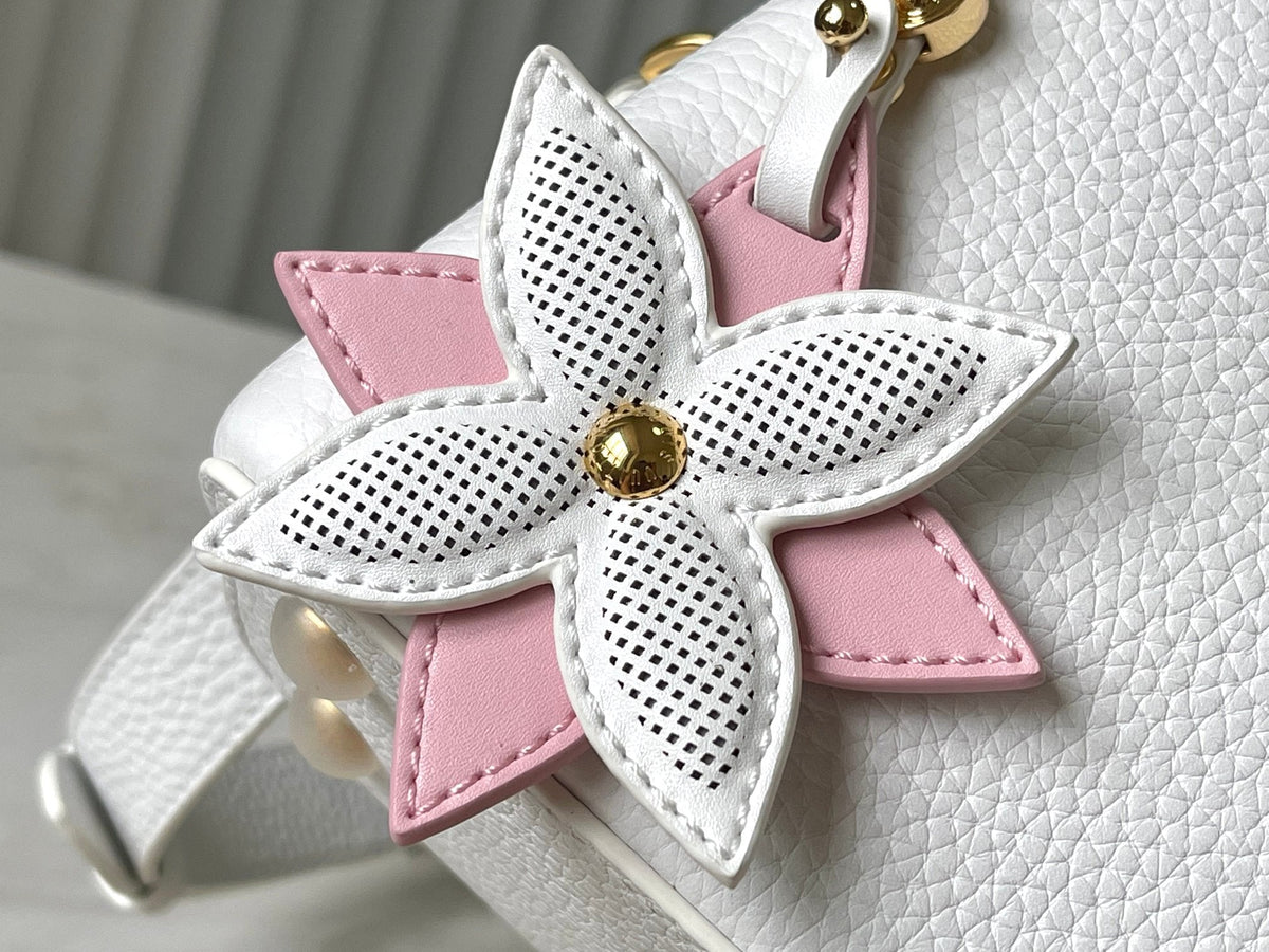 Capucines Mini 21 in White Taurillon Gold Hardware