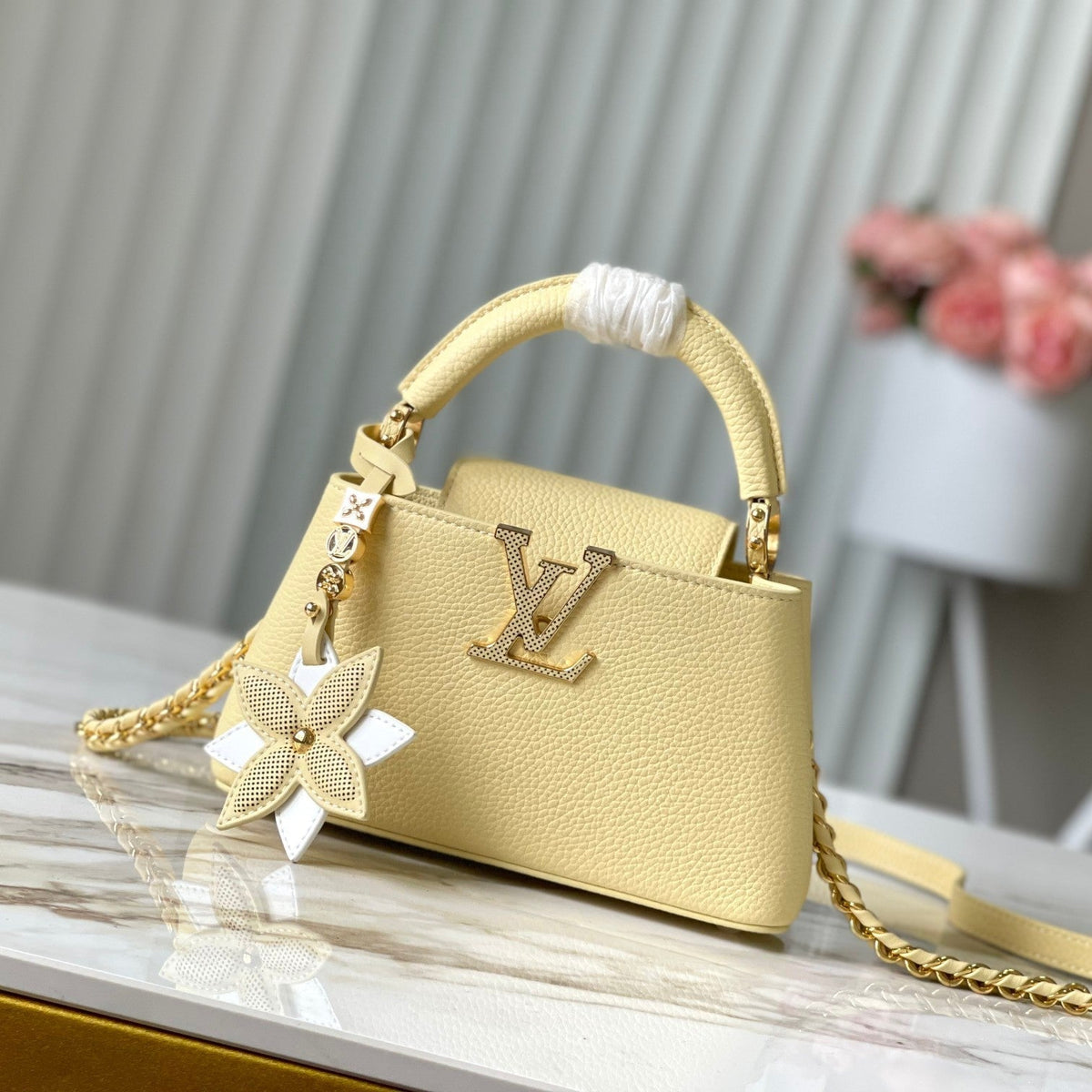 Capucines East-west Mini 22 in Banana Yellow Taurillon Gold Hardware