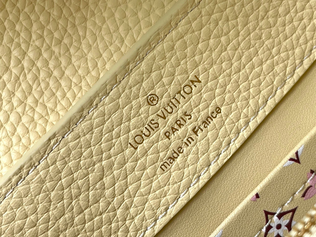 Capucines East-west Mini 22 in Banana Yellow Taurillon Gold Hardware