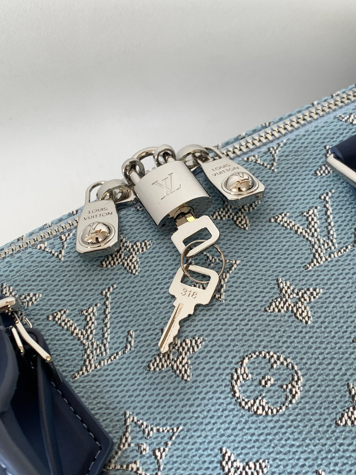 LV 25S Keepall Bandoulière Bag 50 in Blue Monogram Heritage Calfskin
