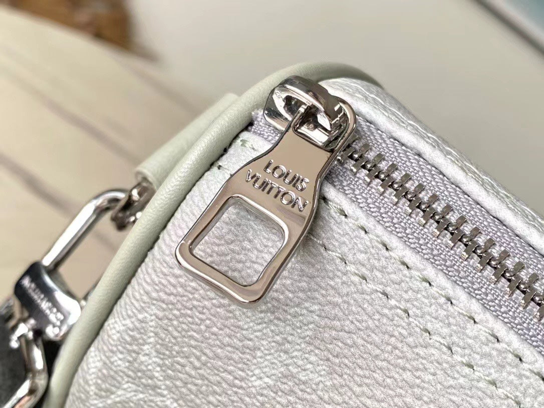 Keepall Bandoulière 25 in Gray Monogram Gradient Canvas