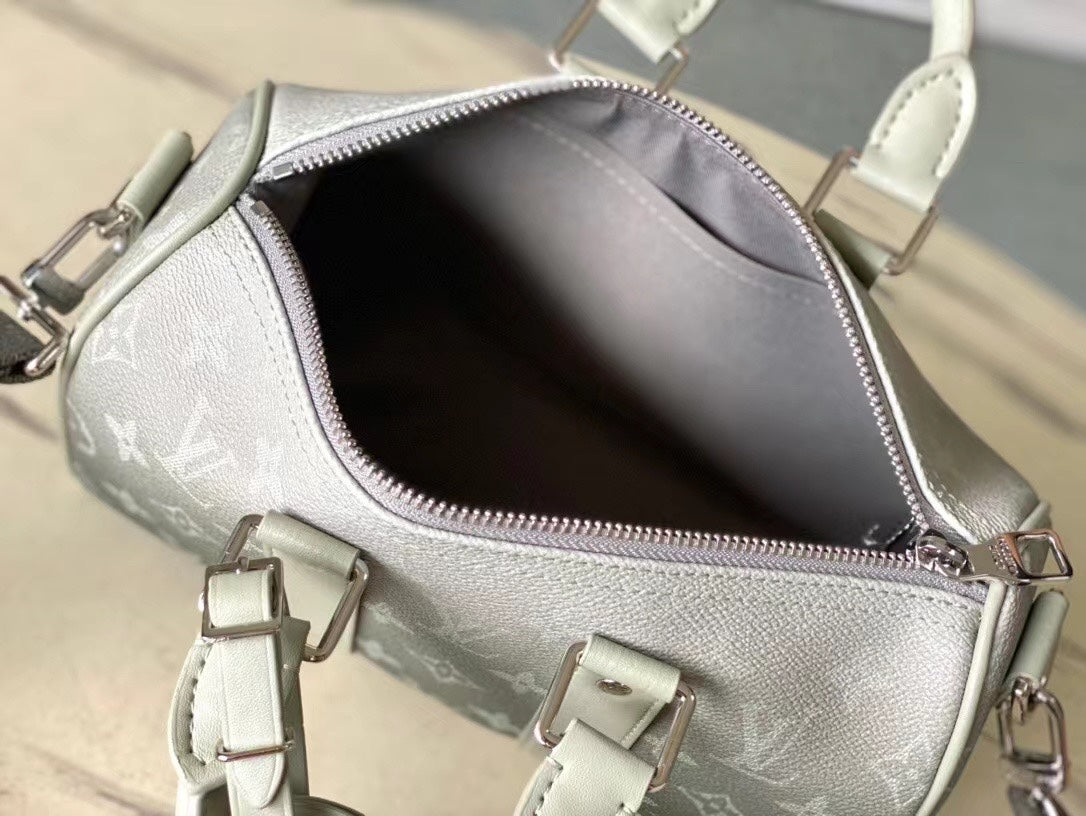 Keepall Bandoulière 25 in Gray Monogram Gradient Canvas