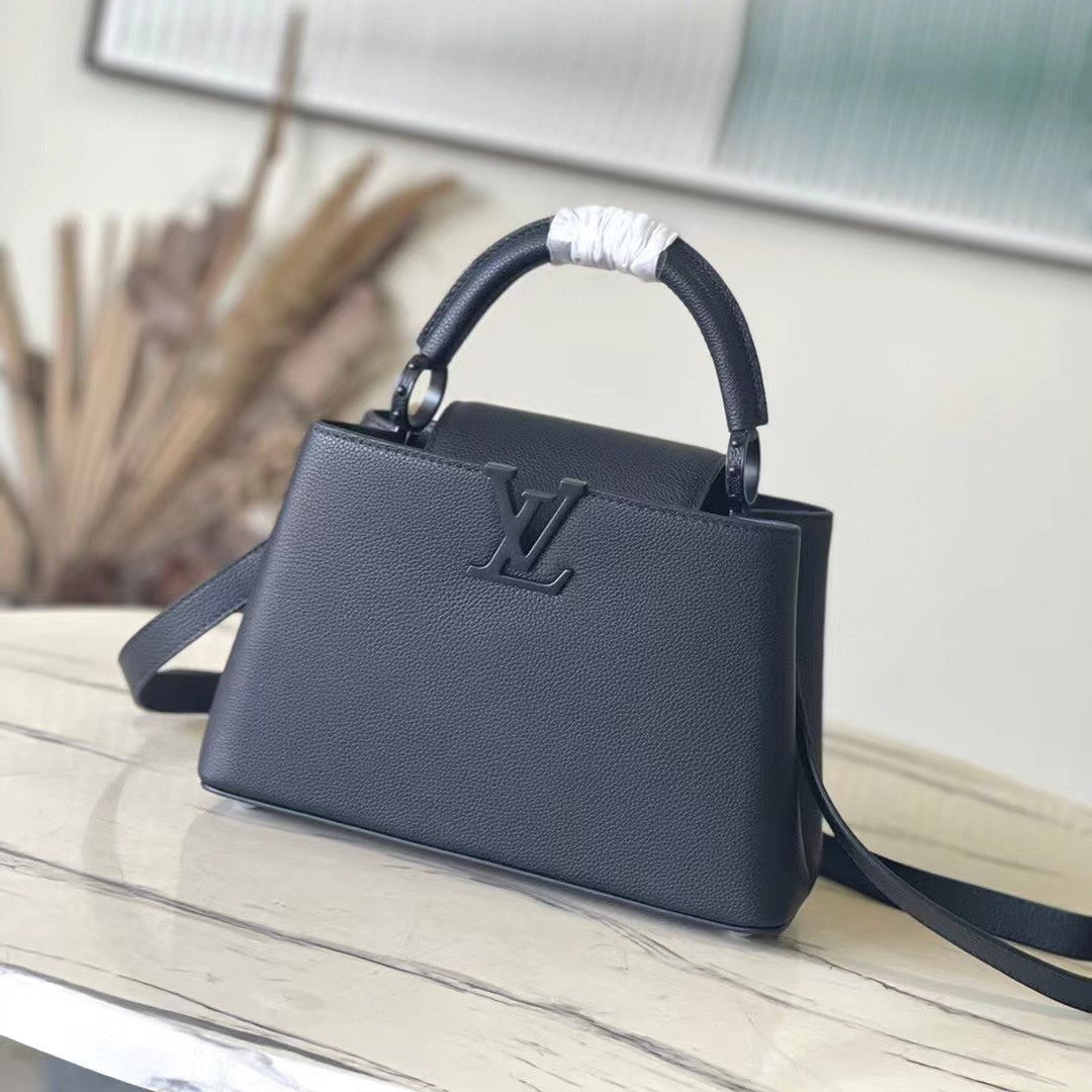 Capucines East-west 27 in Black Taurillon