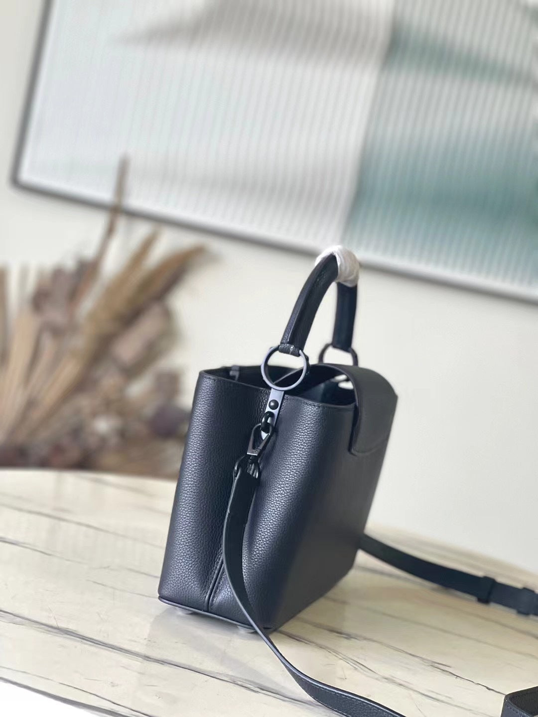 Capucines East-west 27 in Black Taurillon