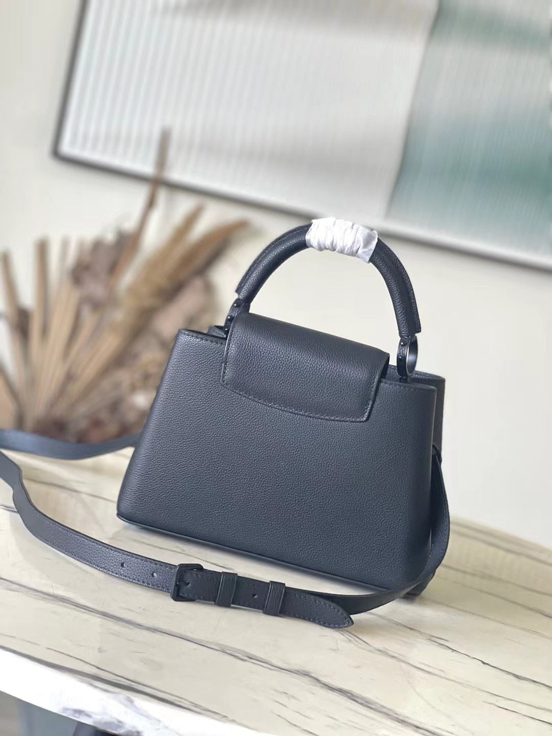 Capucines East-west 27 in Black Taurillon