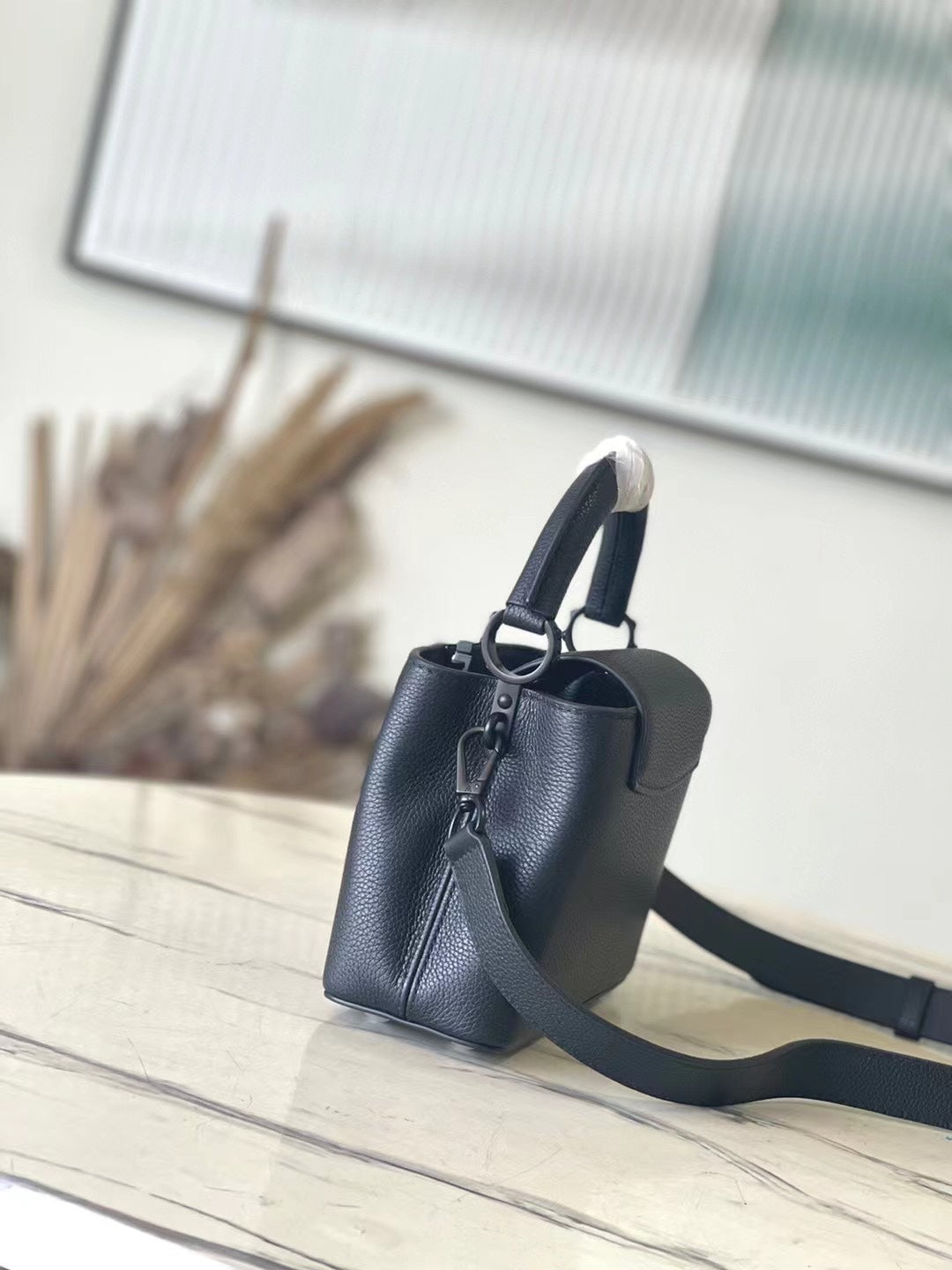Capucines East-west Mini 21 in Black Taurillon