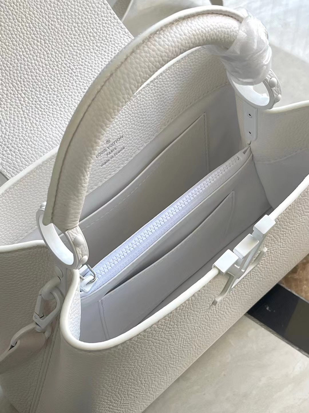 Capucines East-west BB 27 in White Taurillon