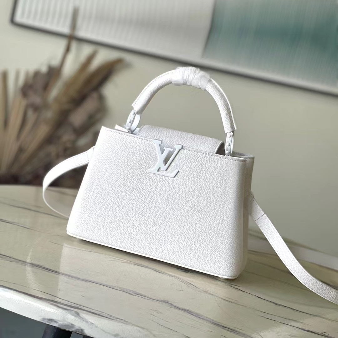 Capucines East-west BB 27 in White Taurillon