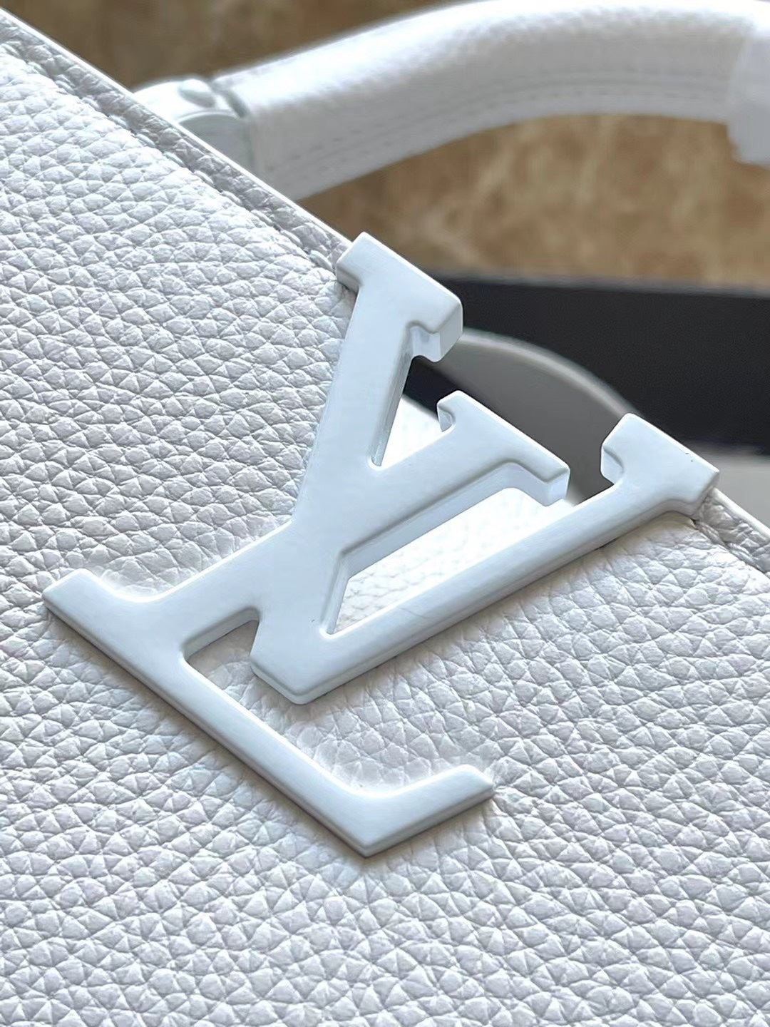 Capucines East-west BB 27 in White Taurillon