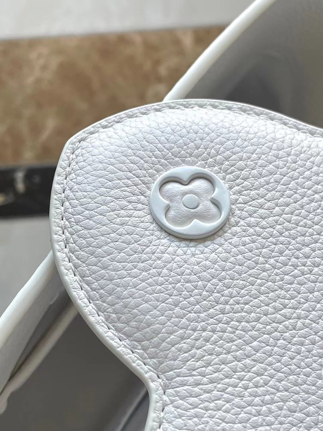Capucines East-west BB 27 in White Taurillon