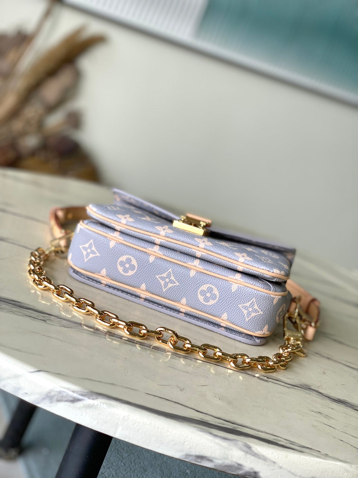 Pochette Métis East West 21 in Gray Cream Monogram Trianon Canvas Gold Hardware