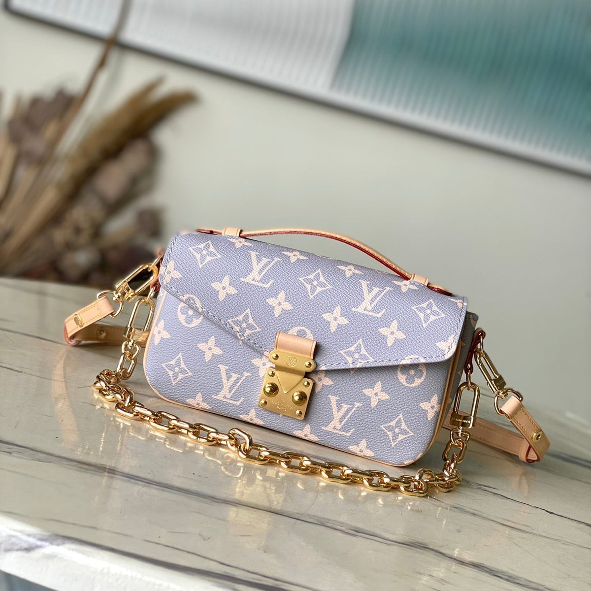 Pochette Métis East West 21 in Gray Cream Monogram Trianon Canvas Gold Hardware