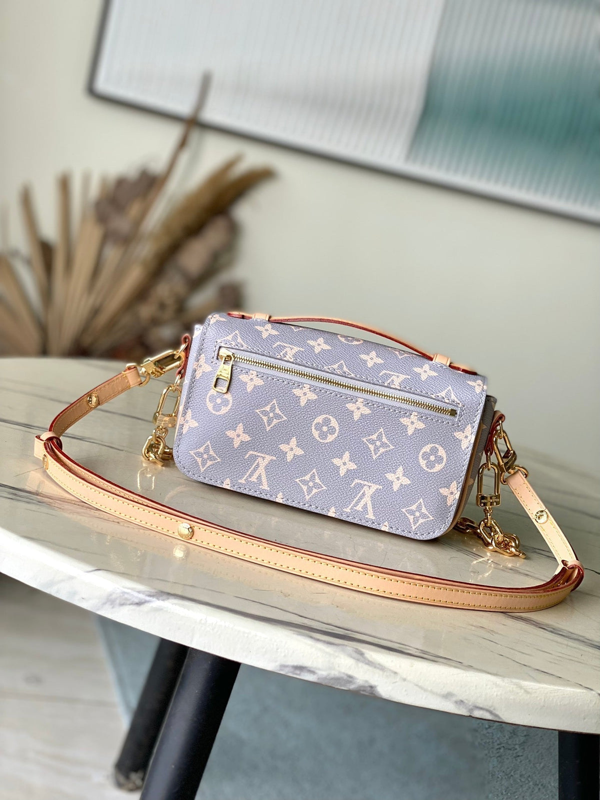Pochette Métis East West 21 in Gray Cream Monogram Trianon Canvas Gold Hardware